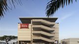 <b>Ibis Bata Exterior</b>. Images powered by <a href="https://iceportal.shijigroup.com/" title="IcePortal" target="_blank">IcePortal</a>.