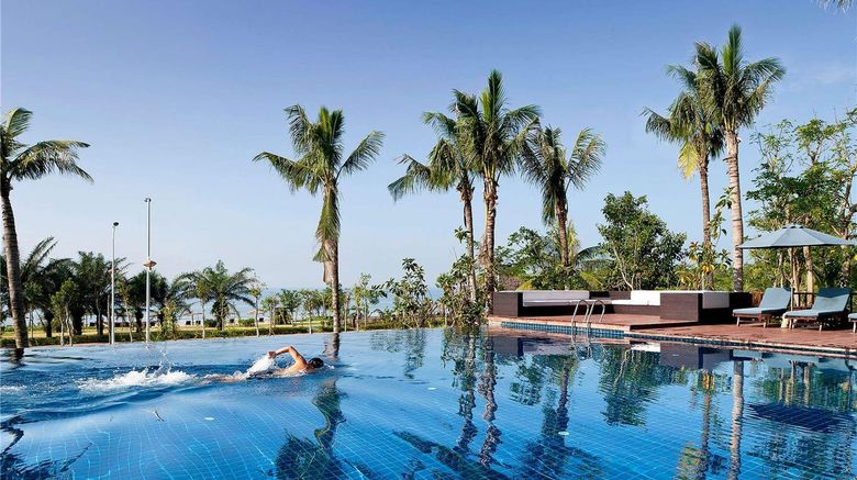 <b>Pullman Sanya Bay Resort & Spa Pool</b>. Images powered by <a href="https://iceportal.shijigroup.com/" title="IcePortal" target="_blank">IcePortal</a>.
