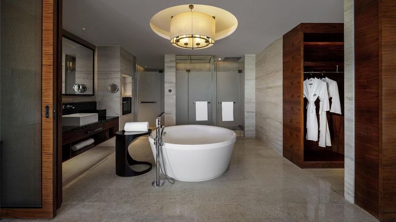 <b>Pullman Sanya Bay Resort & Spa Room</b>. Images powered by <a href="https://iceportal.shijigroup.com/" title="IcePortal" target="_blank">IcePortal</a>.
