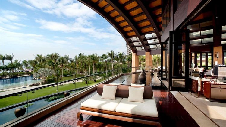 Pullman Sanya Bay Resort & Spa Exterior