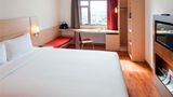 Ibis Saigon South Room