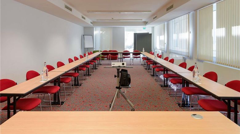 <b>Ibis Stuttgart Airport Messe Meeting</b>. Images powered by <a href="https://iceportal.shijigroup.com/" title="IcePortal" target="_blank">IcePortal</a>.