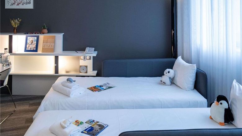 <b>Novotel Suites Luxembourg Hotel Room</b>. Images powered by <a href="https://iceportal.shijigroup.com/" title="IcePortal" target="_blank">IcePortal</a>.