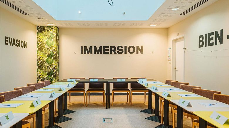 <b>Ibis Style Calais Centre Meeting</b>. Images powered by <a href="https://iceportal.shijigroup.com/" title="IcePortal" target="_blank">IcePortal</a>.