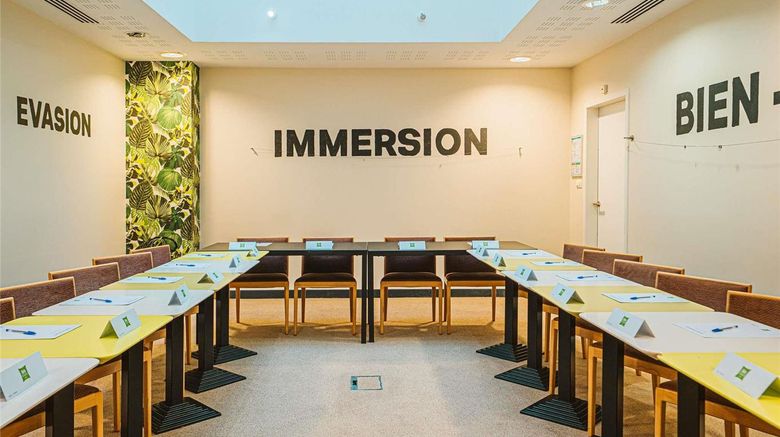 <b>Ibis Style Calais Centre Meeting</b>. Images powered by <a href="https://iceportal.shijigroup.com/" title="IcePortal" target="_blank">IcePortal</a>.