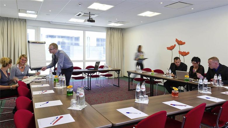 <b>Hotel Ibis Sint Niklaas Centrum Meeting</b>. Images powered by <a href="https://iceportal.shijigroup.com/" title="IcePortal" target="_blank">IcePortal</a>.