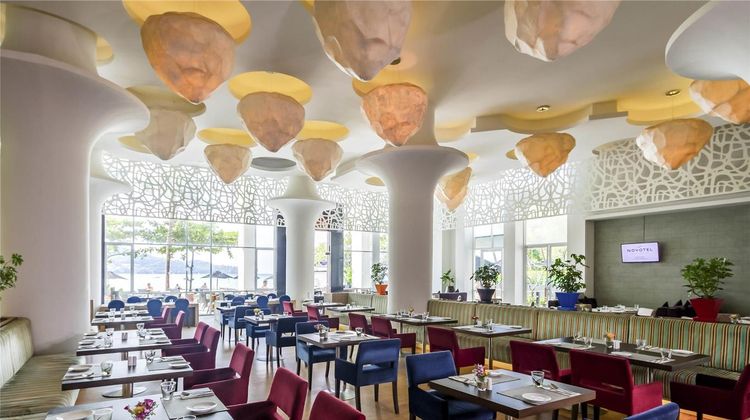 Novotel Phuket Kamala Beach Hotel Restaurant