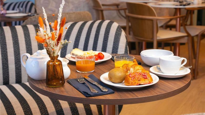 <b>Grand Hotel Des Brotteaux Lyon Restaurant</b>. Images powered by <a href="https://iceportal.shijigroup.com/" title="IcePortal" target="_blank">IcePortal</a>.