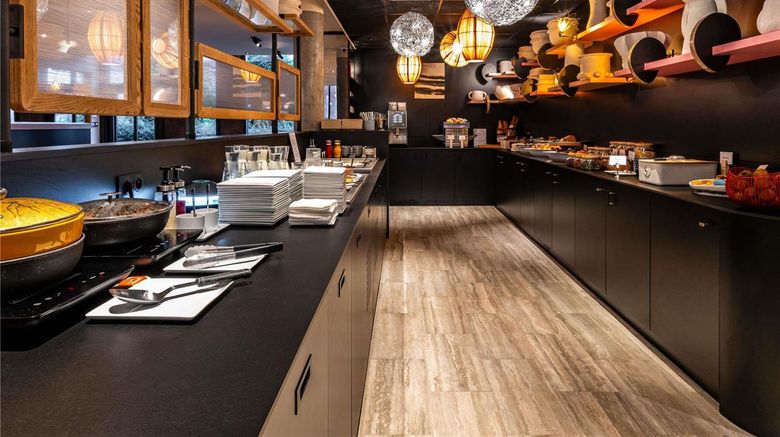 <b>Suite Novotel Reims Centre Restaurant</b>. Images powered by <a href="https://iceportal.shijigroup.com/" title="IcePortal" target="_blank">IcePortal</a>.