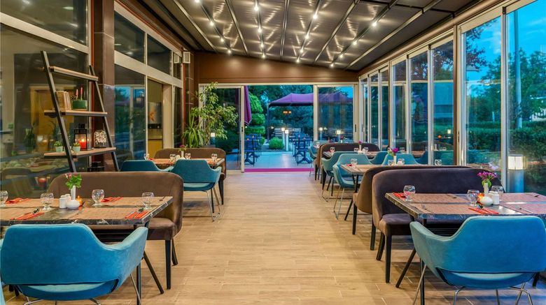 <b>Ibis Bursa Restaurant</b>. Images powered by <a href="https://iceportal.shijigroup.com/" title="IcePortal" target="_blank">IcePortal</a>.