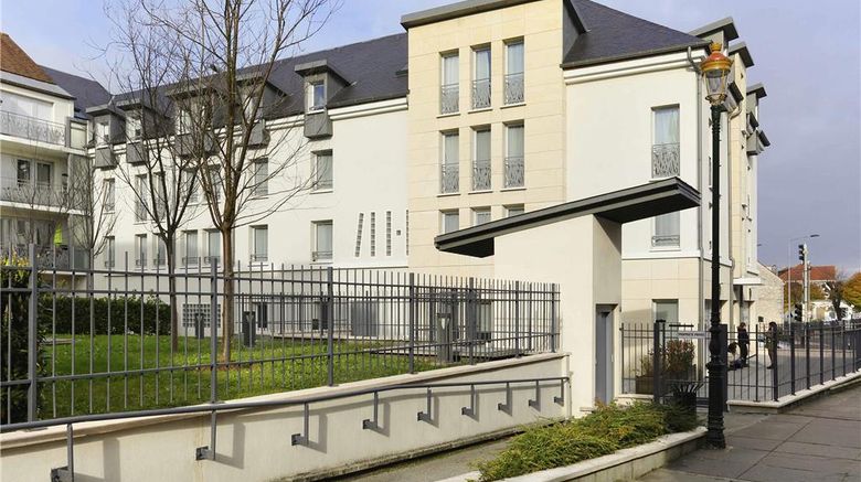 <b>Hotel Ibis Etampes Exterior</b>. Images powered by <a href="https://iceportal.shijigroup.com/" title="IcePortal" target="_blank">IcePortal</a>.