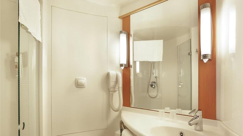 <b>Hotel Ibis Etampes Room</b>. Images powered by <a href="https://iceportal.shijigroup.com/" title="IcePortal" target="_blank">IcePortal</a>.