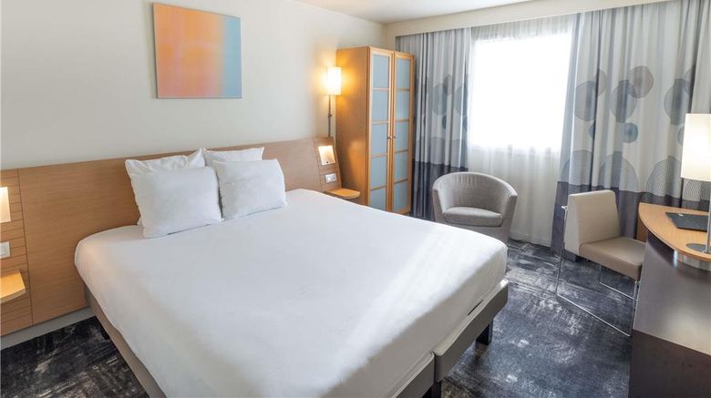<b>Novotel Nantes Centre Loire Room</b>. Images powered by <a href="https://iceportal.shijigroup.com/" title="IcePortal" target="_blank">IcePortal</a>.