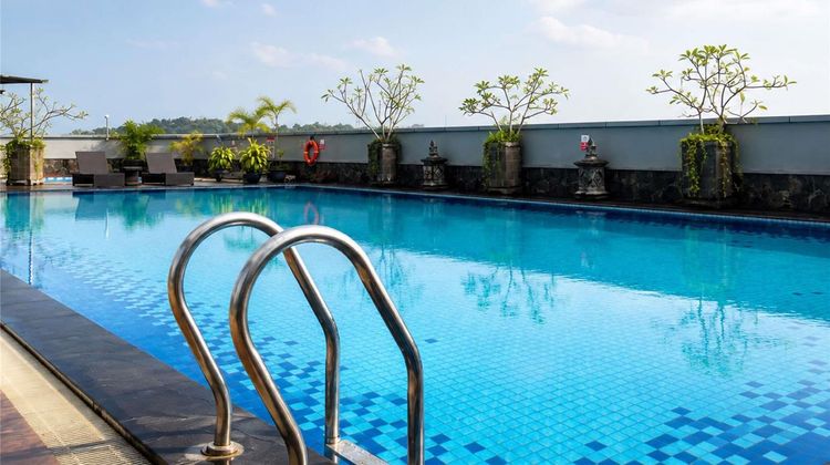 Novotel Bangka Golf & Convention Center Pool