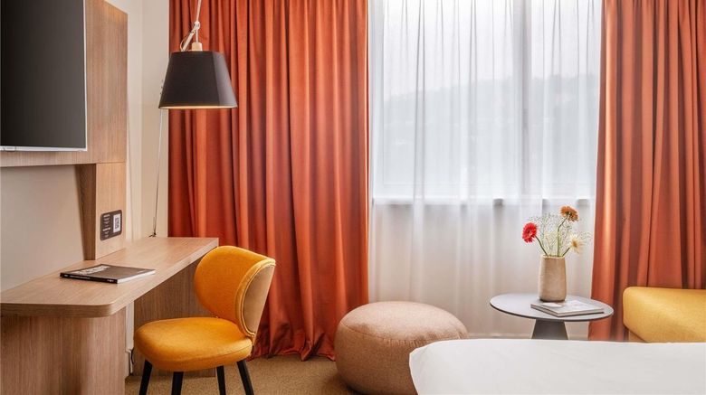 <b>Novotel Lyon Confluence Room</b>. Images powered by <a href="https://iceportal.shijigroup.com/" title="IcePortal" target="_blank">IcePortal</a>.