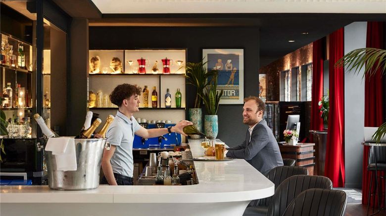 <b>Molitor Hotel & Spa Paris Restaurant</b>. Images powered by <a href="https://iceportal.shijigroup.com/" title="IcePortal" target="_blank">IcePortal</a>.