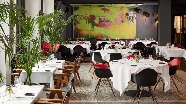 <b>Molitor Hotel & Spa Paris Restaurant</b>. Images powered by <a href="https://iceportal.shijigroup.com/" title="IcePortal" target="_blank">IcePortal</a>.