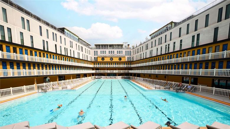 <b>Molitor Hotel & Spa Paris Pool</b>. Images powered by <a href="https://iceportal.shijigroup.com/" title="IcePortal" target="_blank">IcePortal</a>.