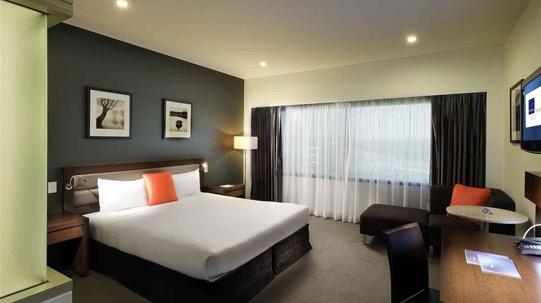 <b>Novotel Brisbane Airport Room</b>. Images powered by <a href="https://iceportal.shijigroup.com/" title="IcePortal" target="_blank">IcePortal</a>.
