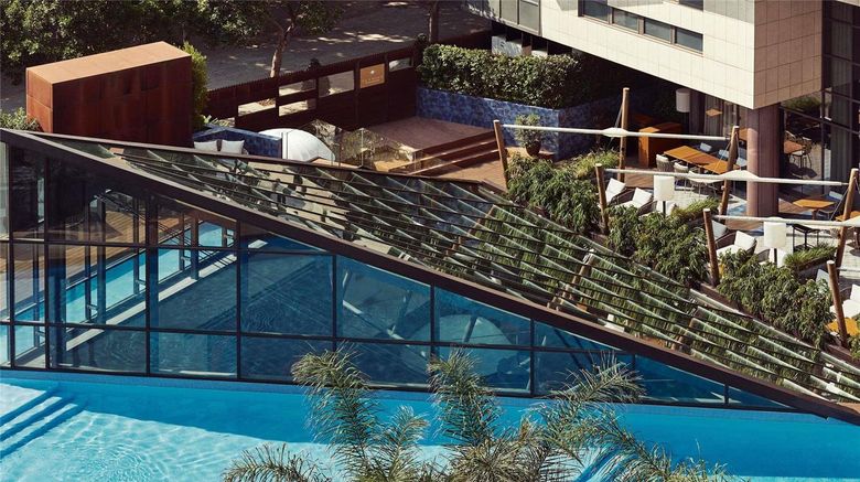 <b>Sofitel Barcelona Skipper Pool</b>. Images powered by <a href="https://iceportal.shijigroup.com/" title="IcePortal" target="_blank">IcePortal</a>.