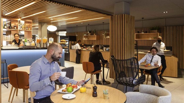 <b>Novotel Bordeaux Gare Restaurant</b>. Images powered by <a href="https://iceportal.shijigroup.com/" title="IcePortal" target="_blank">IcePortal</a>.