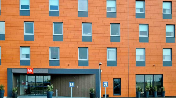 Ibis Lyon Est Chaponnay Exterior