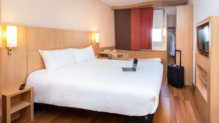 Ibis Lyon Est Chaponnay Exterior