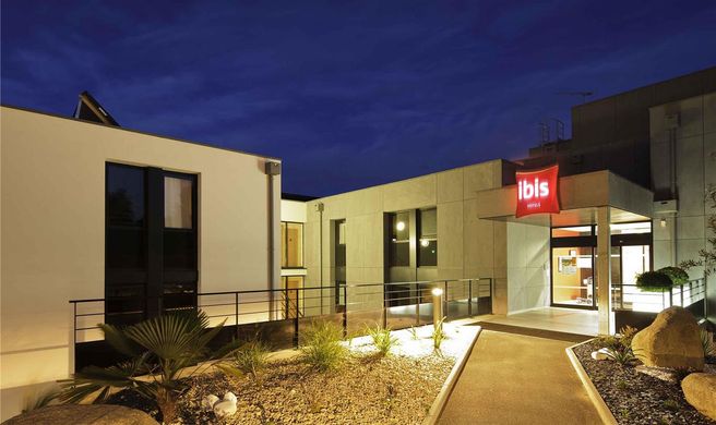 Ibis Guingamp Exterior