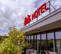 Ibis Guingamp Exterior