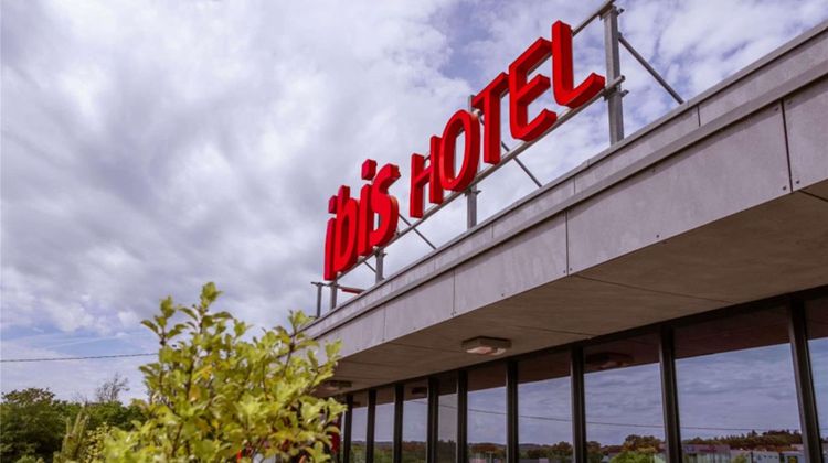 Ibis Guingamp Exterior