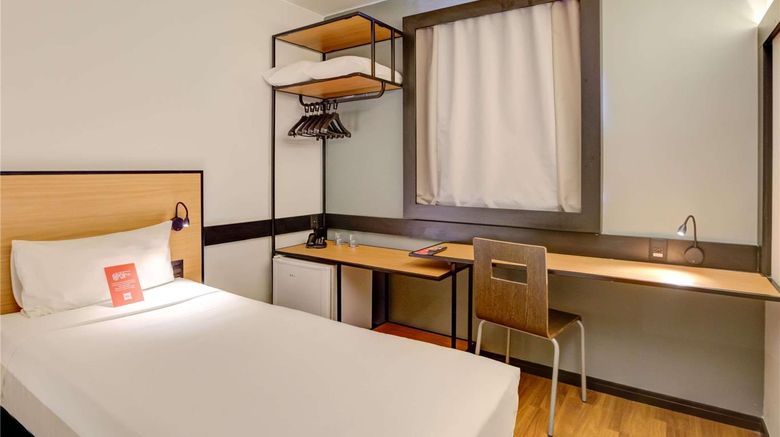 <b>Ibis Vitoria Camburi Room</b>. Images powered by <a href="https://iceportal.shijigroup.com/" title="IcePortal" target="_blank">IcePortal</a>.