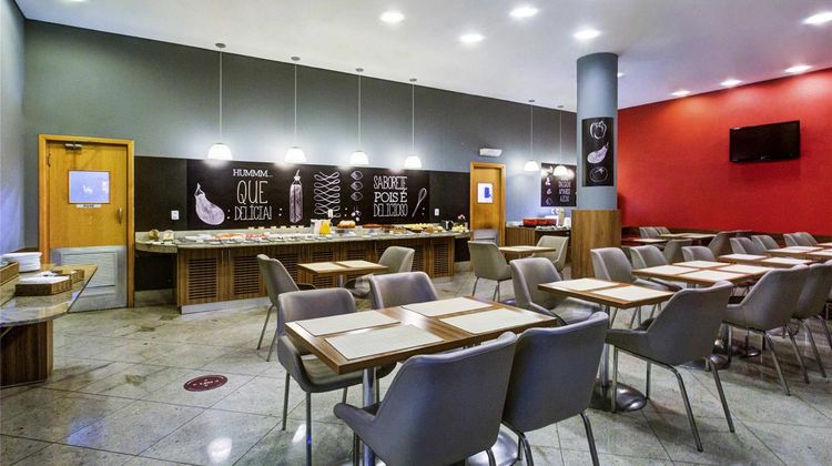 Ibis Vitoria Camburi Restaurant