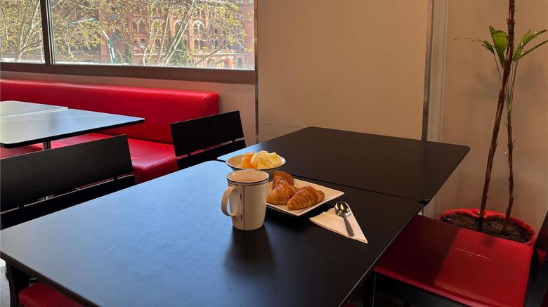 <b>Ibis Madrid Centro Las Ventas Exterior</b>. Images powered by <a href="https://iceportal.shijigroup.com/" title="IcePortal" target="_blank">IcePortal</a>.