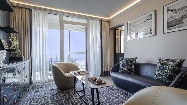 <b>La Grande Terrasse La Rochelle Hotel Spa Suite</b>. Images powered by <a href="https://iceportal.shijigroup.com/" title="IcePortal" target="_blank">IcePortal</a>.