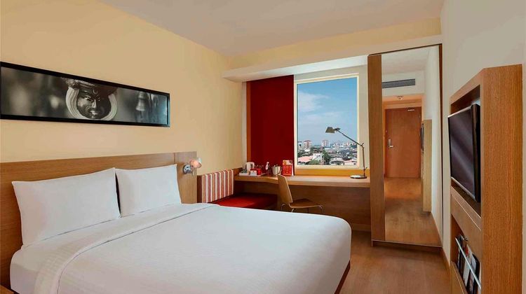 Ibis Delhi Airport Room