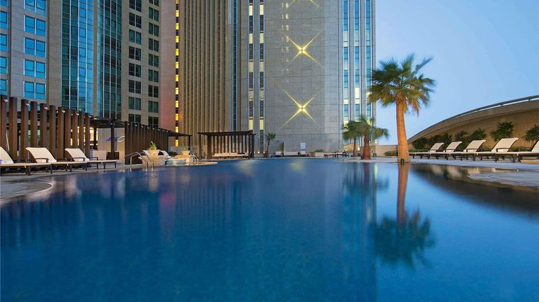 <b>Sofitel Abu Dhabi Corniche Pool</b>. Images powered by <a href="https://iceportal.shijigroup.com/" title="IcePortal" target="_blank">IcePortal</a>.