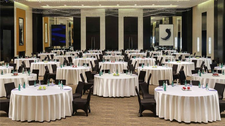 <b>Sofitel Abu Dhabi Corniche Meeting</b>. Images powered by <a href="https://iceportal.shijigroup.com/" title="IcePortal" target="_blank">IcePortal</a>.