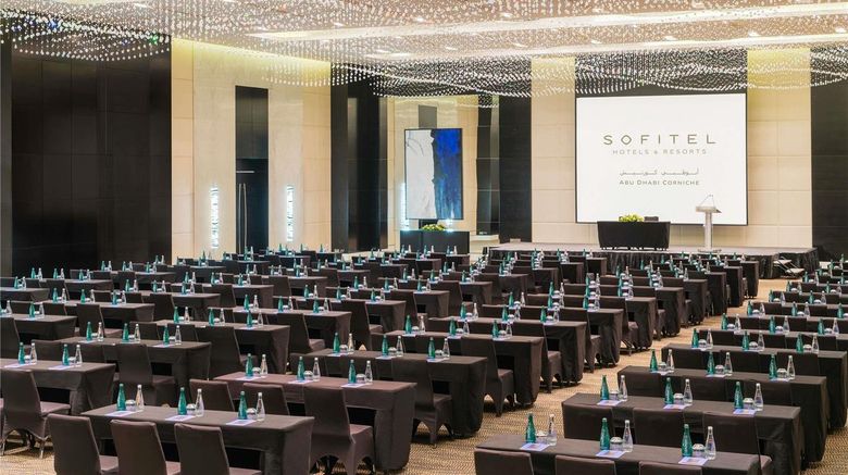 <b>Sofitel Abu Dhabi Corniche Meeting</b>. Images powered by <a href="https://iceportal.shijigroup.com/" title="IcePortal" target="_blank">IcePortal</a>.