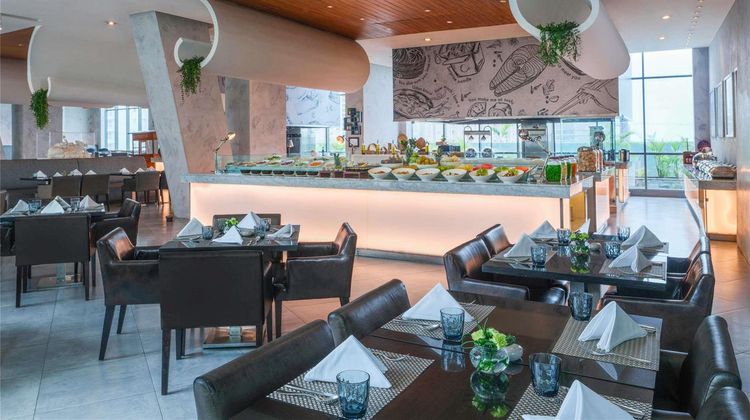 Pullman Jakarta Central Park Restaurant
