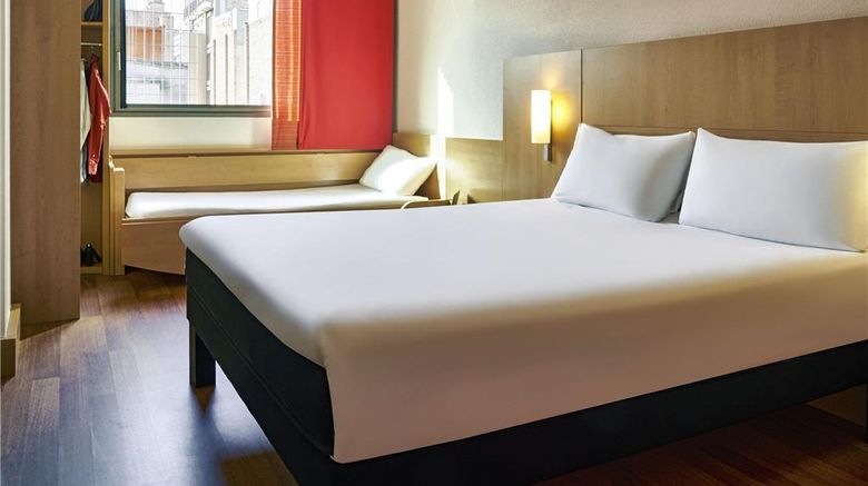 <b>Ibis Barcelona Centro Sagrada Familia Room</b>. Images powered by <a href="https://iceportal.shijigroup.com/" title="IcePortal" target="_blank">IcePortal</a>.