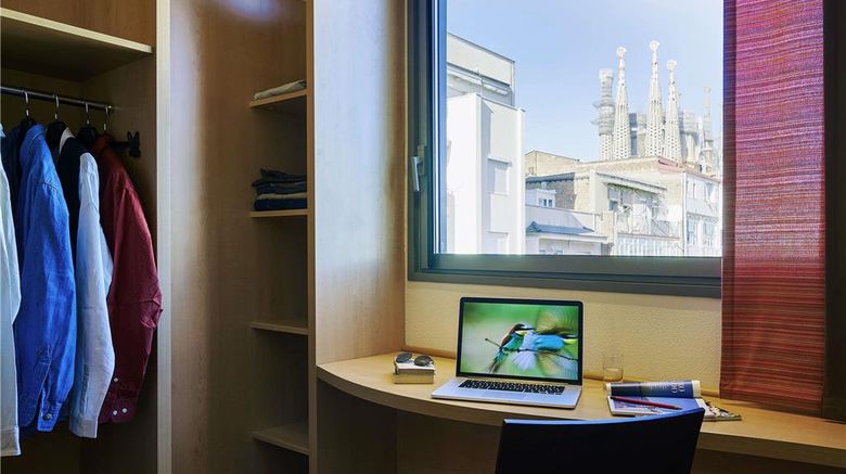 <b>Ibis Barcelona Centro Sagrada Familia Room</b>. Images powered by <a href="https://iceportal.shijigroup.com/" title="IcePortal" target="_blank">IcePortal</a>.