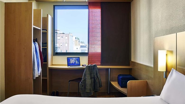 <b>Ibis Barcelona Centro Sagrada Familia Room</b>. Images powered by <a href="https://iceportal.shijigroup.com/" title="IcePortal" target="_blank">IcePortal</a>.