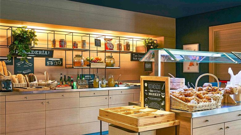 <b>Ibis Barcelona Centro Sagrada Familia Restaurant</b>. Images powered by <a href="https://iceportal.shijigroup.com/" title="IcePortal" target="_blank">IcePortal</a>.