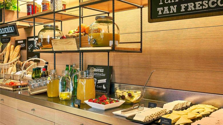 <b>Ibis Barcelona Centro Sagrada Familia Restaurant</b>. Images powered by <a href="https://iceportal.shijigroup.com/" title="IcePortal" target="_blank">IcePortal</a>.