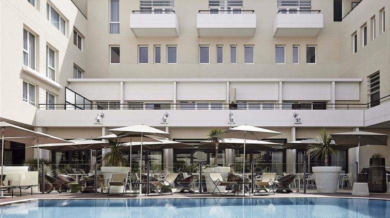 <b>Novotel Avignon Centre Pool</b>. Images powered by <a href="https://iceportal.shijigroup.com/" title="IcePortal" target="_blank">IcePortal</a>.