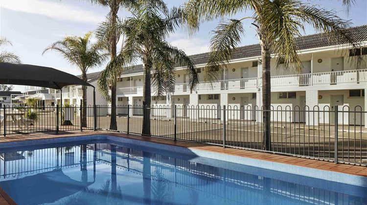 Ibis Styles Tamworth Exterior