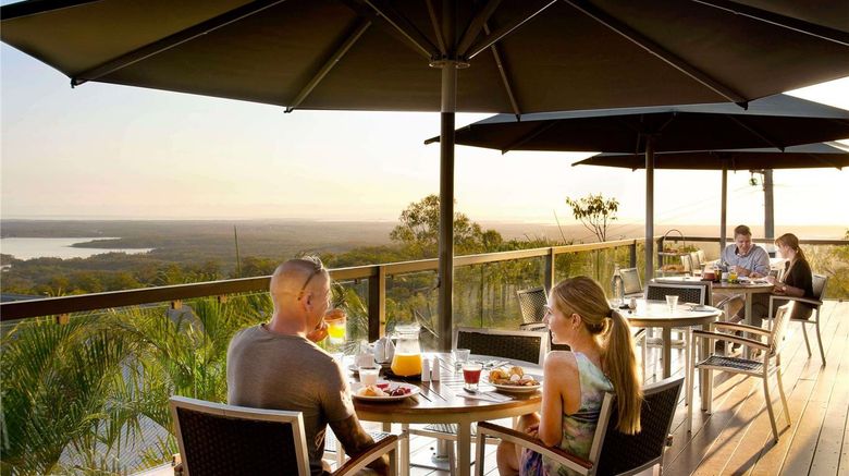 <b>Mercure Clear Mountain Lodge Restaurant</b>. Images powered by <a href="https://iceportal.shijigroup.com/" title="IcePortal" target="_blank">IcePortal</a>.