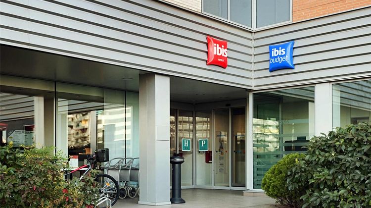 Ibis Lleida Hotel Exterior