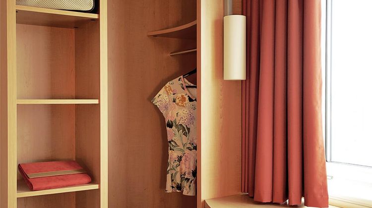 Ibis Lleida Hotel Room