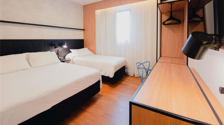 <b>Ibis Curitiba Shopping Room</b>. Images powered by <a href="https://iceportal.shijigroup.com/" title="IcePortal" target="_blank">IcePortal</a>.
